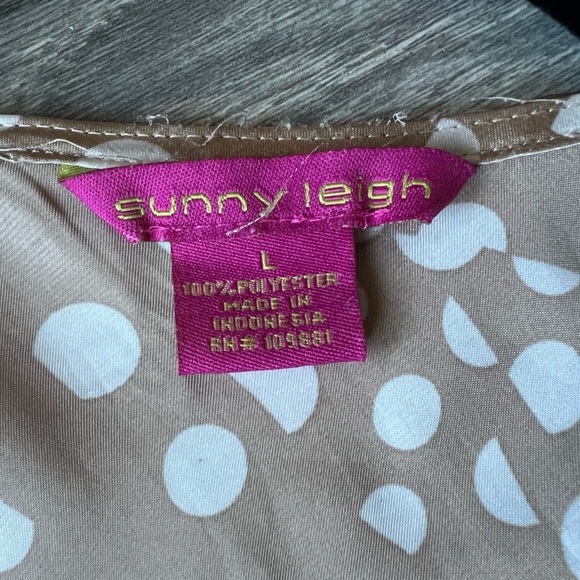 Sunny Leigh Tan and White Ruffle Blouse - Picture 8 of 8